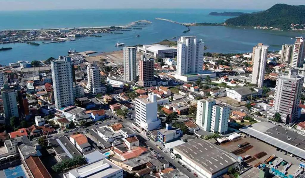 tipos-de-imoveis-na-praia-brava